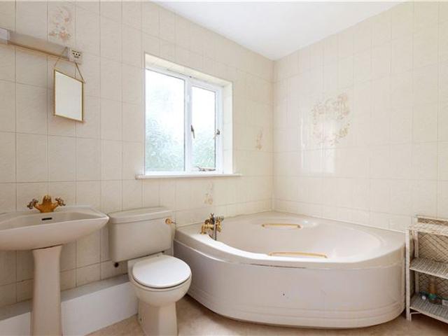 750,000 | 6 Merrion Park, Blackrock, Co. Dublin Lisney Sotheby's International Realty Blackrock 5022 MyHome. Ie Residential