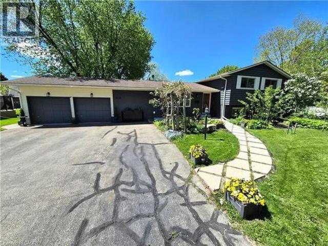 750 Elizabeth Street E, Listowel, ON, N4W 2R6 house for sale | Listing ID 40822 | Royal LePage