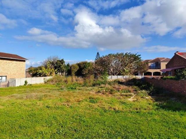 750 m² Land available in Wavecrest