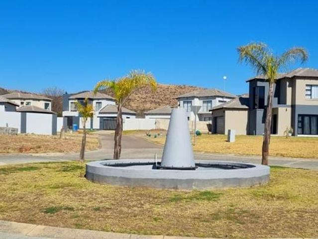 750 m² Land available in Everglades Estate