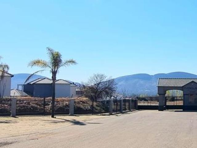 750 m² Land available in Everglades Estate