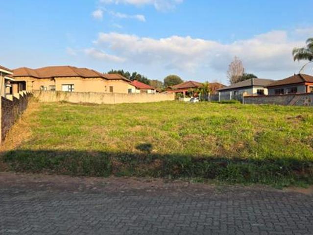 750 m² Land available in Golden Acres Estate