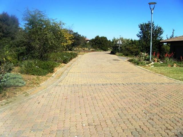 750 m² Land available in Meerhof