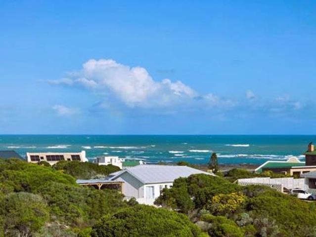 750 m² Land available in Suiderstrand