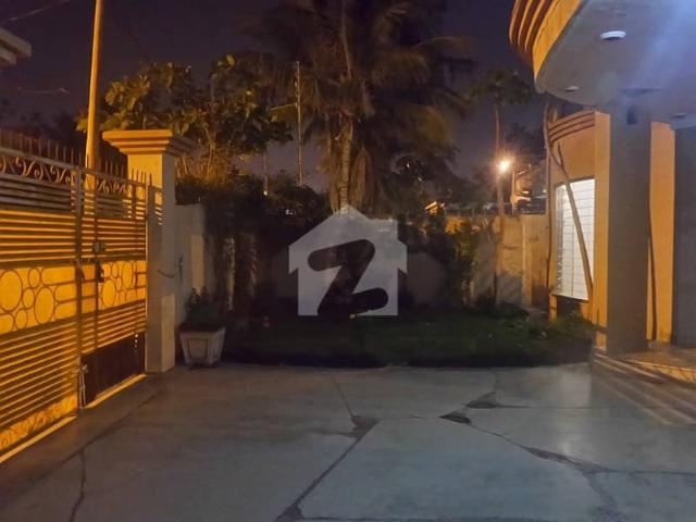 750 Square Yard Single Storey House For Rent 6 Bed DD Block B