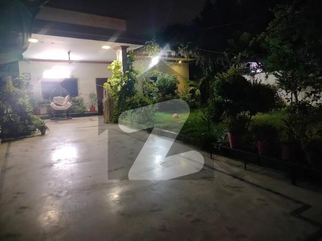 750 Square Yards Block 7 Prime Location One Unit Bungalow Gulshan e Iqbal Block 7