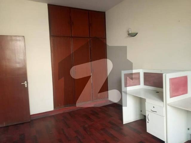 750 Sqare Feet 2nd Floor Available For Rent Bank Sqare market Model town C block