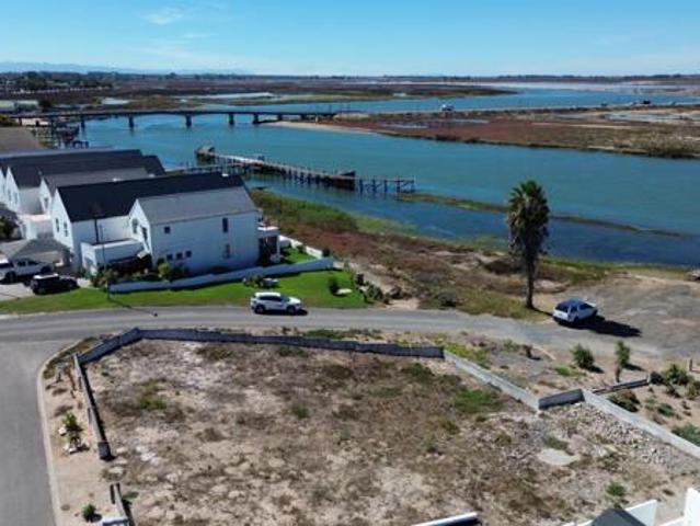 754 m² Land available in Velddrif