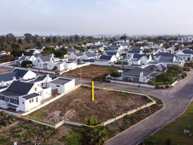 754 m² Land available in Velddrif