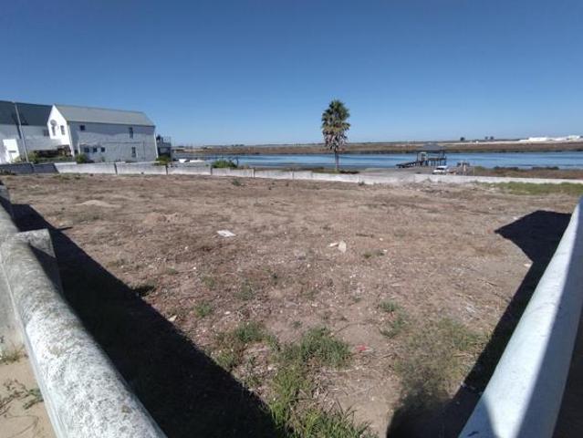 754 m² Land available in Velddrif