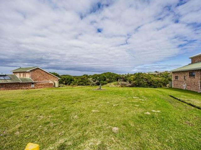 754 m² Land available in Cove Rock