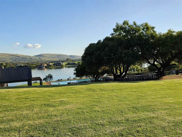 754 m² Land available in Leloko