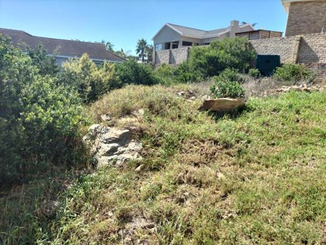 755 m² Land available in Jeffreys Bay Central