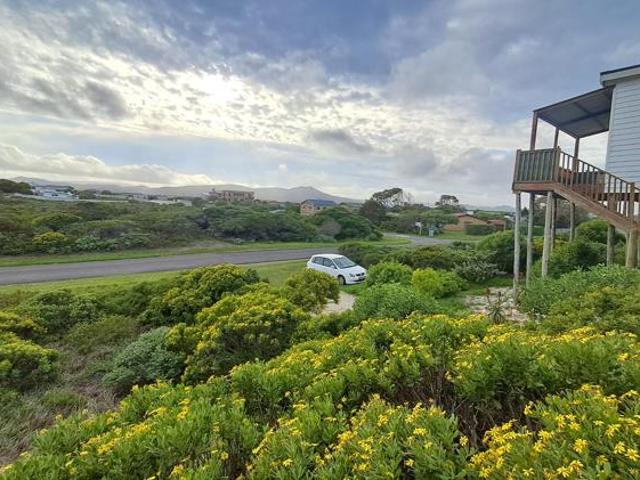 756 m² Land available in Pearly Beach