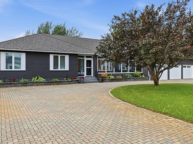 758 Addis Ave. West Saint Paul, Mb $1,250,000 Custom Bungalow