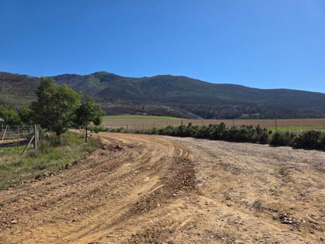 758 m² Land available in Caledon