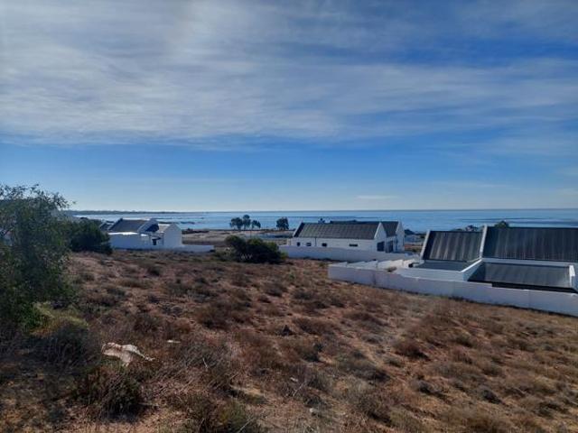758 m² Land available in Da Gama Bay