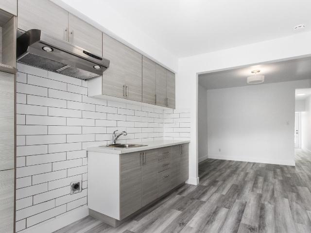 7598 Henri Julien 1 Bedroom Apartment for Rent at 7598 Av Henri Julien, Montréal, QC H2R 2B5 Parc Extension