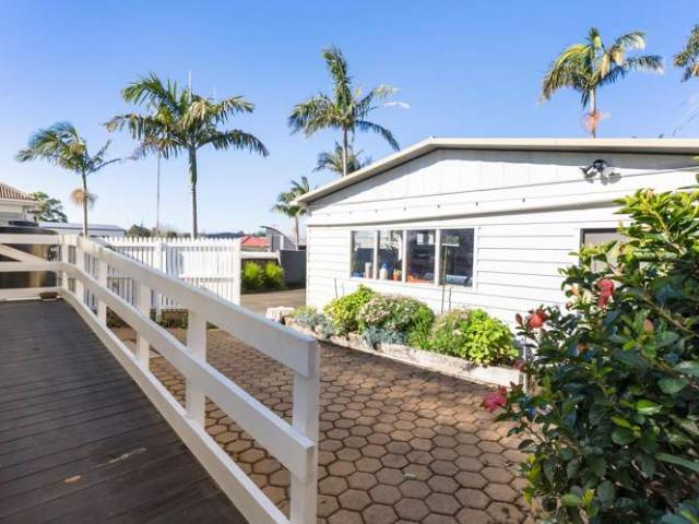 75 Wainui Avenue, Point Chevalier, Auckland City
