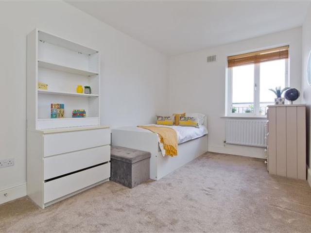 75 Ballintyre Grove, Ballinteer, Dublin16 DNG Stillorgan 4936 MyHome. Ie Residential