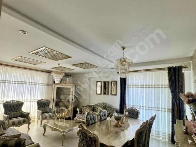 75 Cadde Üzeri Satılık 4+1 Masraflı Daire