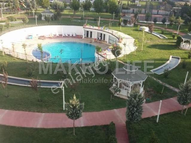 75 Cadde Girişinde Taşınmaya Hazır Havuzlu 4.5+1 Satılık Daire