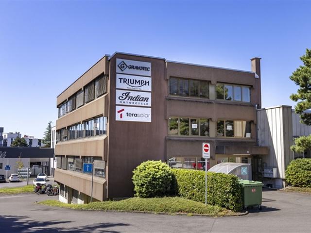 75 m2 Büro im 1. Stock mit Aufzug – Nähe Autobahn und Bus