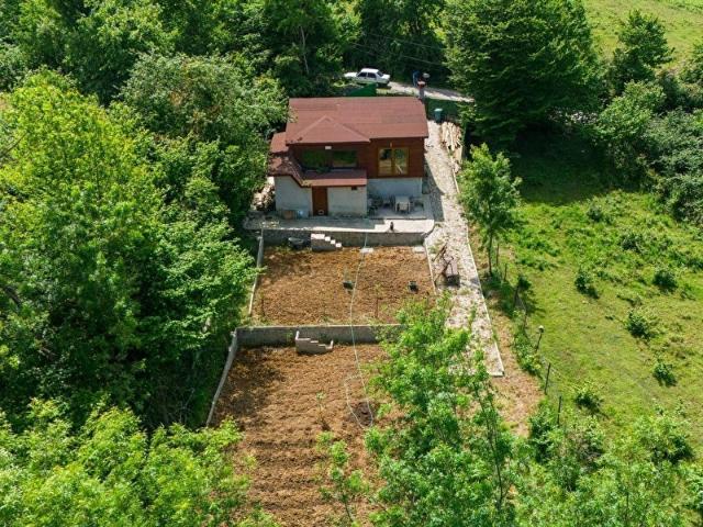 760 M2 ARSA İÇİNDE İSKAN ALINMIŞ SATILIK TURİZM RUHSATLI YAZLIK