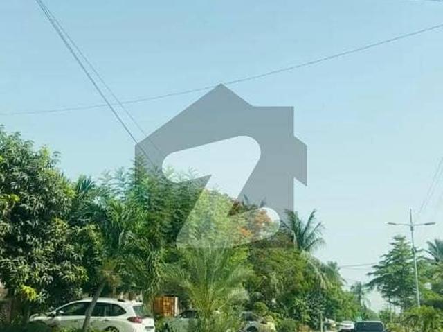 762 Sq. Yards Park Facing Beautiful House Available For Sale In DOHS Phase 1, Malir Cantt