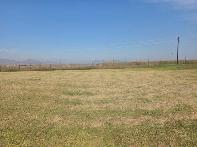 766 m² Land available in Melodie
