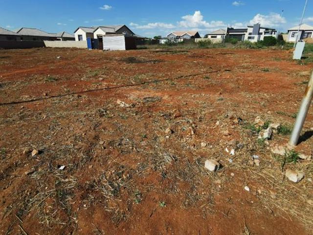 768 m² Land available in Bendor