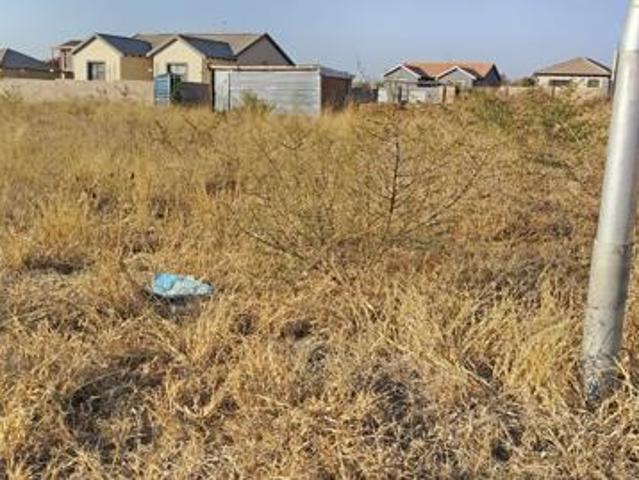 768 m² Land available in Bendor