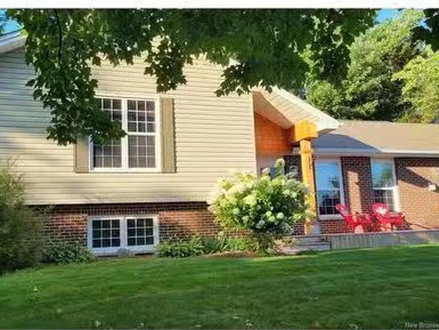 76 Cap Pele Crt, Dieppe, NB, E1A 6Z2 house for sale Listing.