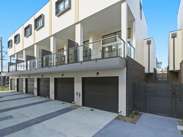 76 High Street, Bayswater VIC 3153 Townhouse For Rent | Domain