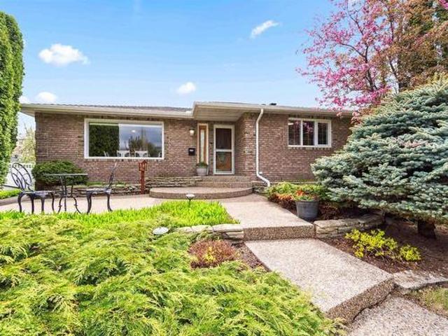 7703 106A Av Nw, Edmonton, AB, T6A 1K5 house for sale Listi.