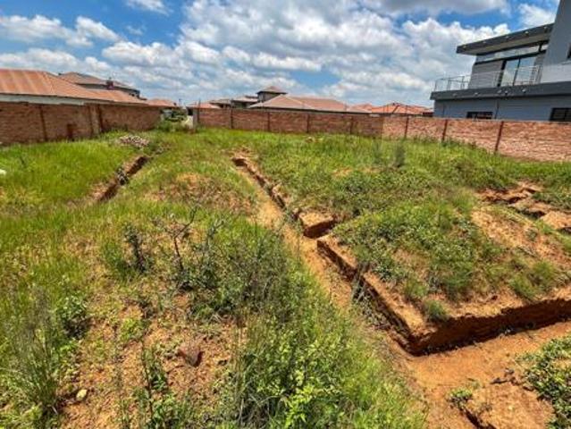 770 m² Land available in Aerorand