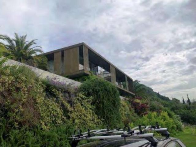 77/2024 1l BS villa singola disposta su più piani ed autorimessa in asta a Gardone Riviera