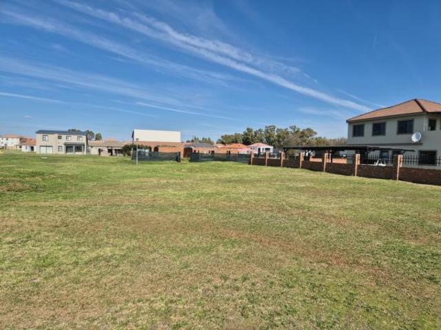 772 m² Land available in Mooivallei Park
