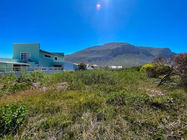 775 m² Land available in Bettys Bay