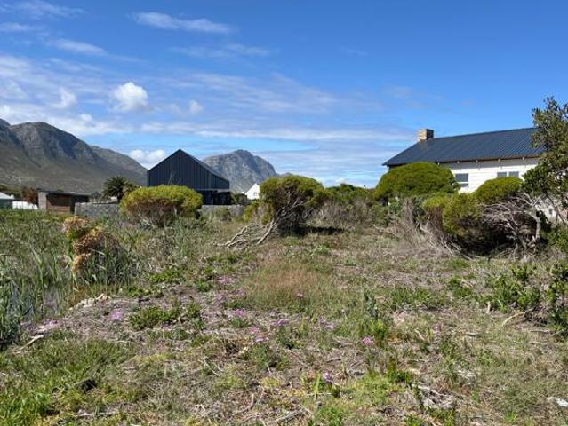 775 m² Land available in Bettys Bay