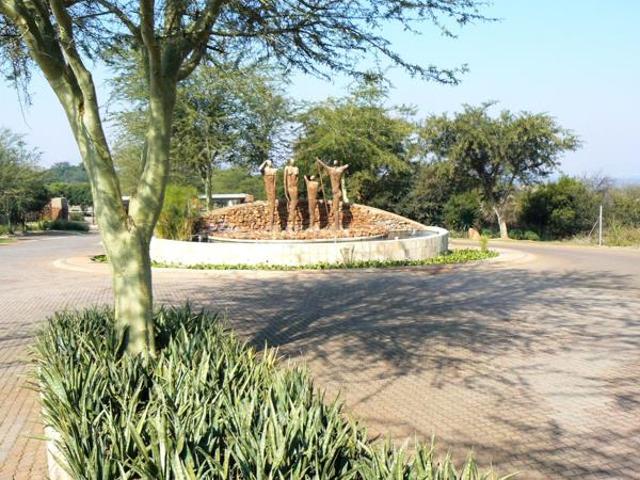 775 m² Land available in Leloko