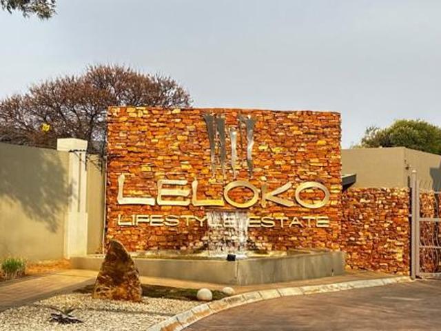 775 m² Land available in Leloko