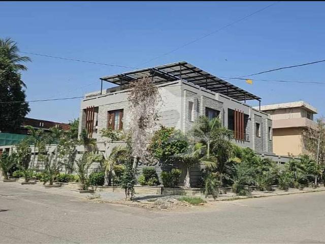775 sq yards owner built west open corner just like new bungalow
