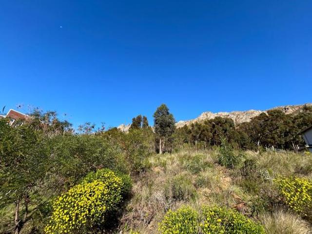 777 m² Land available in Mountainside