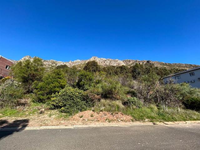 777 m² Land available in Mountainside