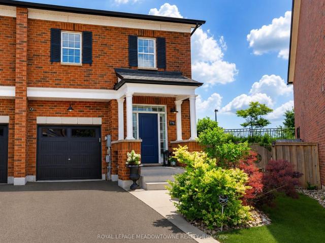 779 Banks Crescent, Milton | 3Beds/4Bath, Townhouse, $999,000 | Condos. Ca