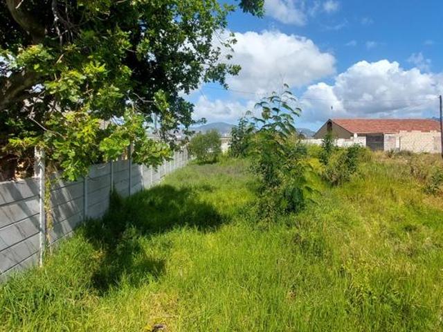 780 m² Land available in Lotus River