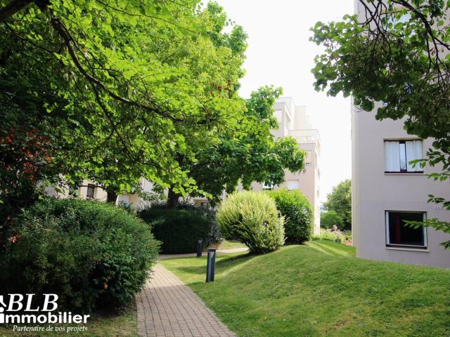 78180 MONTIGNY LE BRETONNEUX Bel appartement 2 pièces à VENDRE