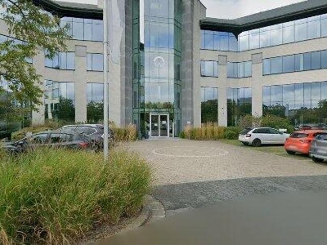 782 m2 office space for rent in Waver