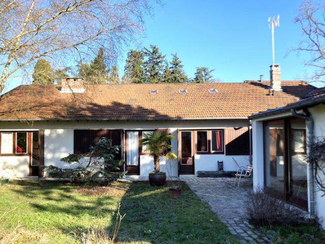 78350 Propriété d'exception au coeur de Jouy en Josas, 4 ch